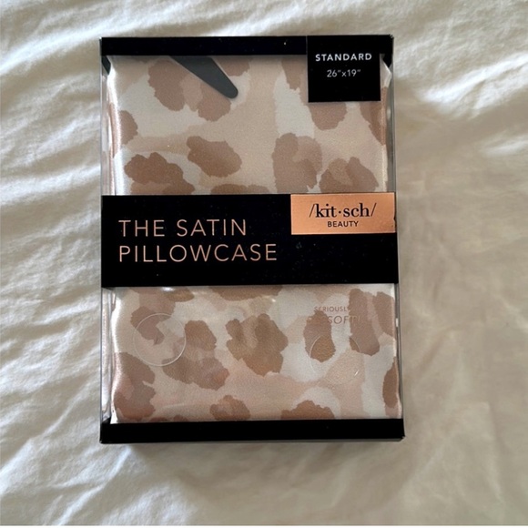 Kitsch Satin Pillowcase & Matching Eye Mask - Picture 7 of 9